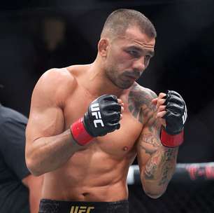 Alexandre Pantoja faz pedido após ser confirmado no UFC 323