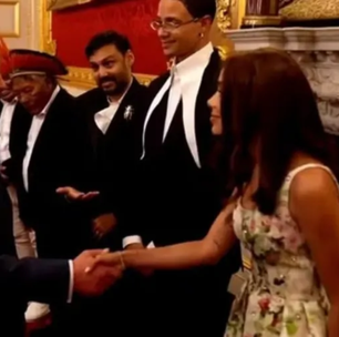 Anitta se encontra com Rei Charles III durante evento em Londres: 'Uma honra'