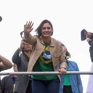 Michelle critica pressão por escolha de sucessor de Bolsonaro e culpa governo por tarifaço