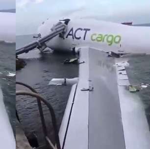 Avião cargueiro da Emirates cai no mar durante pouso em Hong Kong e deixa dois mortos