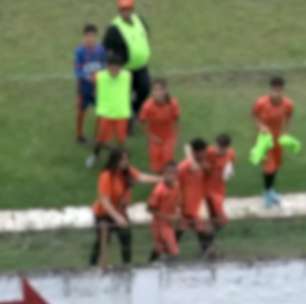 Mulher é presa por injúria racial contra jogador de 12 anos durante partida de futebol no interior de SP