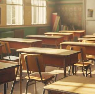 Professor é afastado por mostrar arma aos alunos após ser atingido por bolinha de papel no Paraná