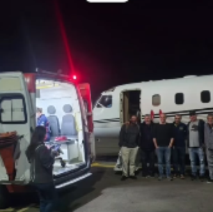 Brasileira em estado vegetativo volta ao Brasil em UTI aérea dos EUA após vaquinha