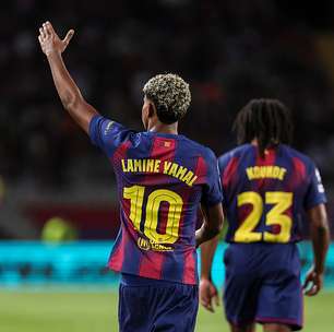 Quem é a cantora que ganhou homenagem de Yamal na Champions