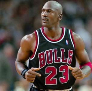 Michael Jordan se emociona e diz: "Queria voltar a jogar"