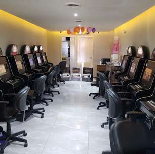 Cassino clandestino com 23 máquinas de caça-níquel é fechado na Grande Curitiba; prejuízo chega a R$ 100 mil