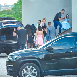 Virginia Fonseca chega à festa de aniversário da filha com família de Vini Jr., veja fotos