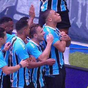 Carlos Vinicius marca hat-triclk, e Grêmio vence o Juventude na Arena