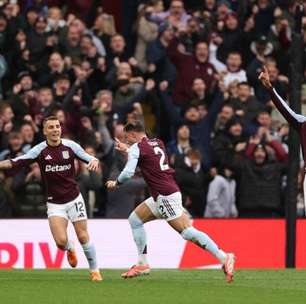 Manchester City cai diante do Aston Villa e se afasta do líder