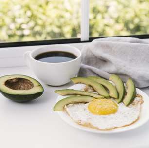 Quais alimentos não podem faltar no café da manhã? Especialista responde