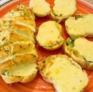 Pão de alho com queijo na airfryer: o mais crocante e cremoso