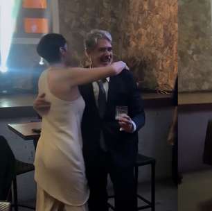 William Bonner dança 'Evidências' ao lado da mulher em despedida do 'Jornal Nacional'