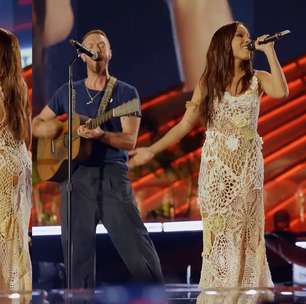 Chris Martin convida Anitta e arrisca português em show em Belém: 'Desculpem'