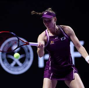 De virada, Rybakina vence Swiatek no WTA Finals