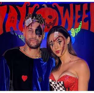 Bruna Biancardi abre as portas da mansão de Neymar para Halloween de última hora e entrega tudo com fantasia de casal. Fotos!