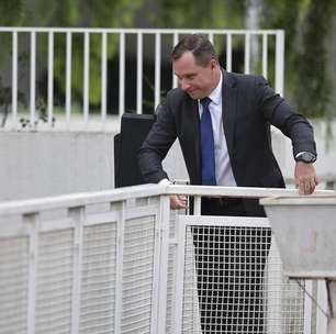 Mauro Cid tem tornozeleira eletrônica retirada após decisão do STF; entenda