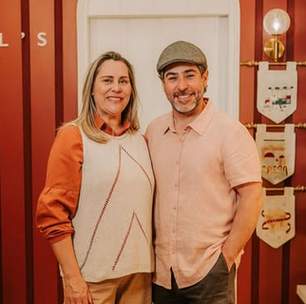 Casal transforma carrinho de pipoca de rua em negócio que fatura mais de R$ 1 milhão por ano