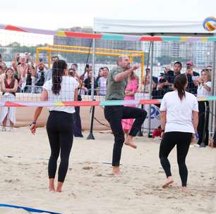 Príncipe William joga vôlei de praia em Copacabana; veja fotos