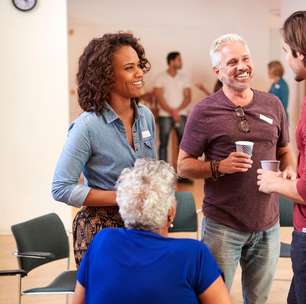 Pessoas extrovertidas têm o sistema imunológico mais forte, diz estudo