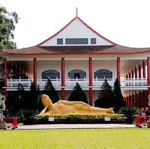 Templo Budista Chen Tien atrai turistas em Foz do Iguaçu