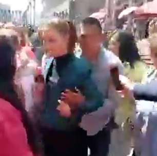 Presidente do México sofre assédio sexual enquanto cumprimentava apoiadores na rua