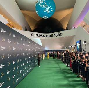 Tapete verde substitui o vermelho em cerimônia de prêmio ambiental de príncipe William no Rio