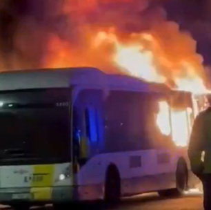Torcedores do Barcelona incendeiam ônibus na Bélgica