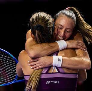 Luisa Stefani faz história e avança à decisão do WTA Finals