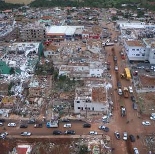 Imagens aéreas mostram devastação em cidade atingida por tornado com ventos de 250 Km/h no Paraná