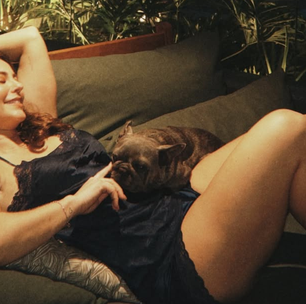 Paolla Oliveira mostra rotina com os pets durante férias em casa