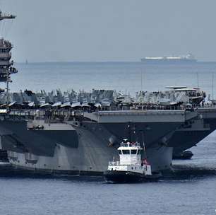 Maior porta-aviões do mundo se aproxima da Venezuela e aumenta pressão de Trump sobre Maduro