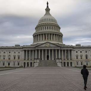 Senado dos EUA aprova acordo para encerrar 'shutdown'; projeto de lei segue para a Câmara