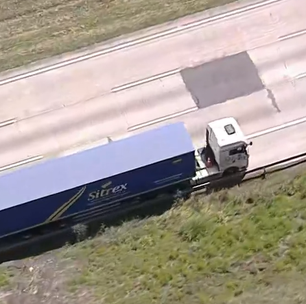 Caminhão é retirado de pista após quase 5 horas atravessado e Rodoanel é liberado