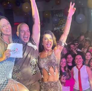 Ex-dançarinas do É o Tchan, Carla Perez e Scheila Carvalho se encontram em festa; veja
