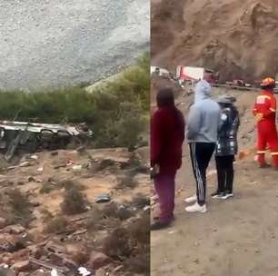 Ônibus despenca de desfiladeiro no Peru e deixa mais de 30 mortos