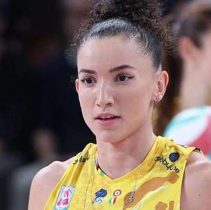 Gabi, do vôlei, fala sobre bissexualidade e relembra ajuda de ex-jogadora da Seleção: "Muito medo"