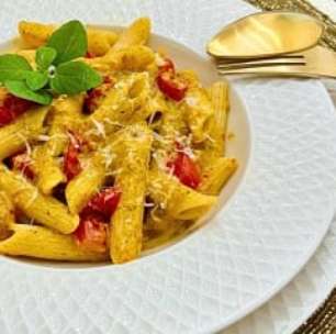 Macarrão com molho cremoso de tomate: receita rápida e fácil