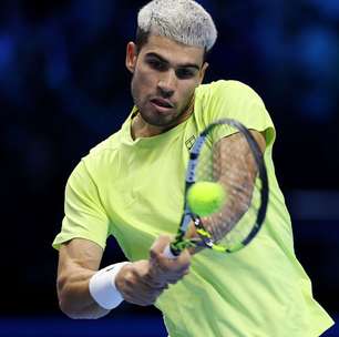 Alcaraz domina Musetti e avança em primeiro no ATP Finals