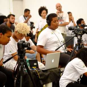 Jornalistas de favelas cariocas se especializam com curso, mapeamento e revista