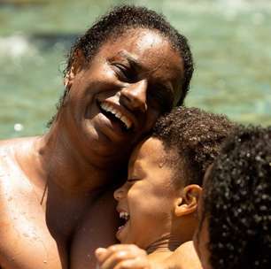 Hoje na Netflix: o filme brasileiro da diretora de 'Que Horas Ela Volta?' que é parada obrigatória e vai te fazer querer abraçar sua mãe