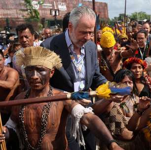 Protesto de indígenas bloqueia início do quinto dia da COP30