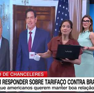 Apresentadora se distrai e entra na frente de colega ao vivo: "Sextou"