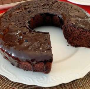 Bolo de chocolate com café, sem leite: só bater, fácil