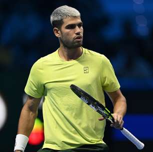 Alcaraz vence Aliassime e vai à decisão do ATP Finals