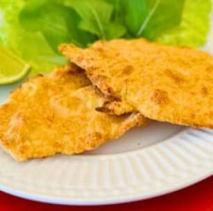 Frango à milanesa na airfryer: crocante, sequinho, saudável