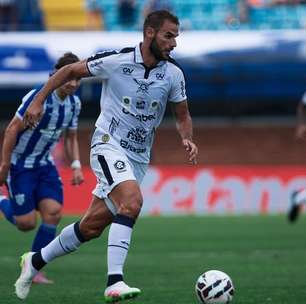 Em partida com seis expulsões e muita confusão dentro e fora de campo, Avaí vence Remo na Ressacada