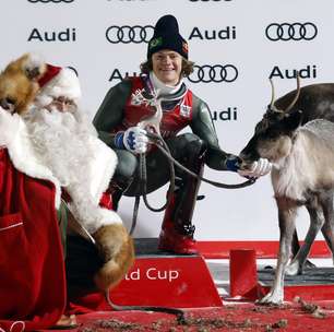 Brasileiro faz história no esqui alpino e ganha rena de prêmio do Papai Noel