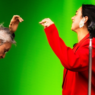 Dua Lipa usa 3 brincos de designer brasileira em SP; veja preços