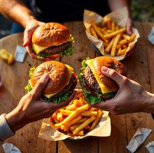 5 principais grupos de alimentos que mais inflamam o corpo