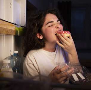 Comer tarde da noite engorda mesmo?